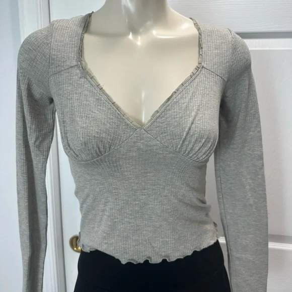 FOREVER 21 cropped long sleeve TOP lightweight long sleeve grey ribbed S - Picture 8 of 8
